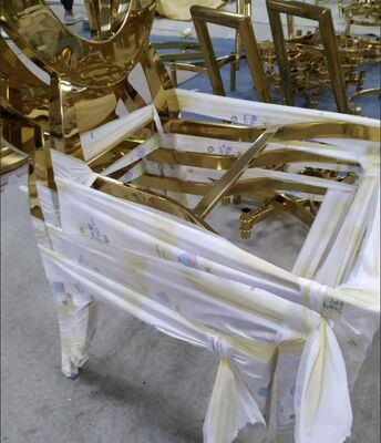 Bề ghế phủ chân không bằng vàng PVD được đánh răng với tính chất chống vân tay và chống ăn mòn