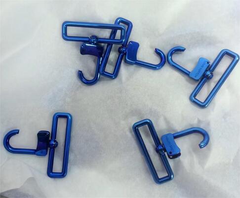 Máy mạ PVD lớp phủ đồng đều với hệ thống kiểm soát tự động đầy đủ cho các đầu nối và dây đeo