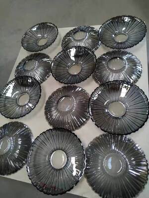 Lớp phủ chân không PVD gắn phim kim loại tuyệt đẹp trên kính, được áp dụng rộng rãi cho kính trang trí, kính uống và sản xuất kính trang trí gia đình