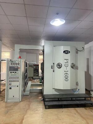 Giá tốt. Máy sơn PVD đa màu với xử lý lô khối lượng lớn và hệ thống điều khiển tự động đầy đủ cho các bộ buộc và kẹp trực tuyến
